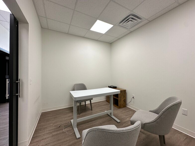 More Photos Of 901 E Main St, Yukon Coworking Space
