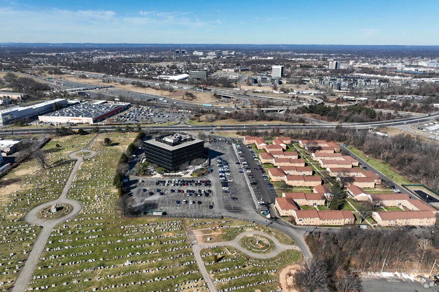 More Photos Of 900 US Highway 9 N, Woodbridge Office For Lease