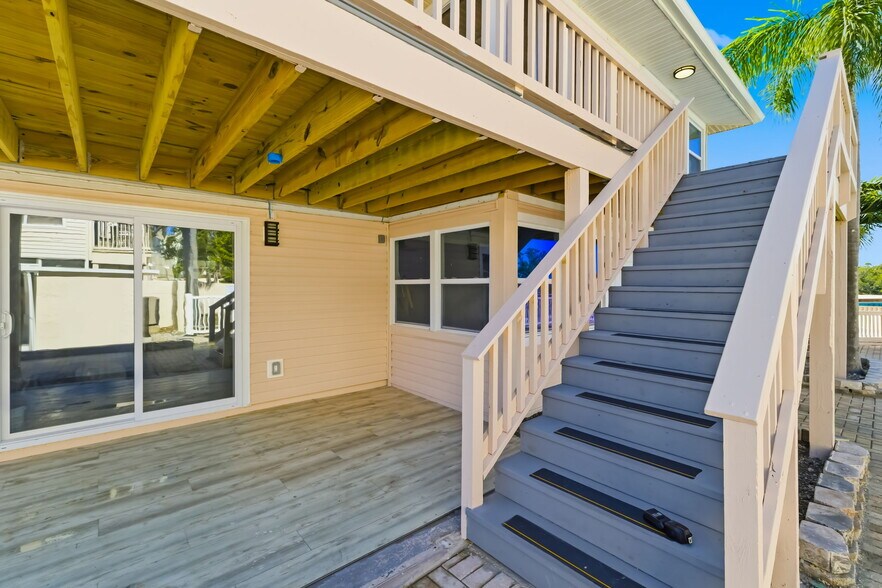 More Photos Of 9022 Midnight Pass Rd, Sarasota Apartments For Sale