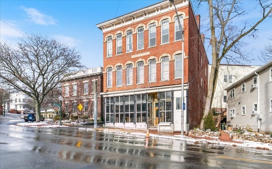 More Photos Of 11 Elm St, Amesbury Apartments For Lease