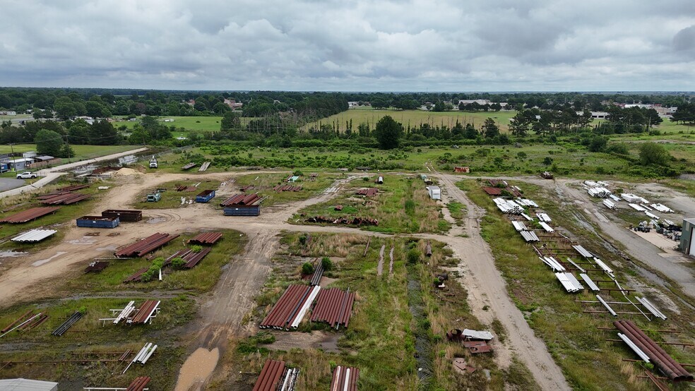 More Photos Of 2015 S Main St, Stuttgart Warehouse For Sale