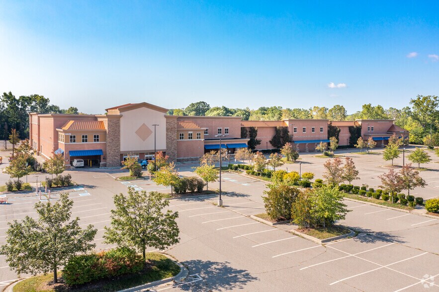 More Photos Of 32625 Northwestern Hwy, Farmington Hills General Retail For Sale