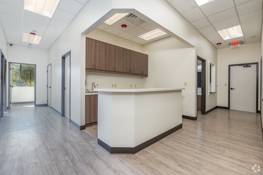 More Photos Of 3105 Colorado Blvd, Denton Medical For Lease