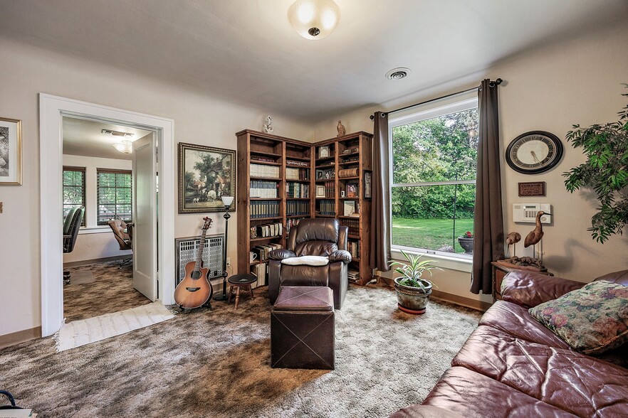 More Photos Of 2336 Table Rock Rd, Medford Freestanding For Sale