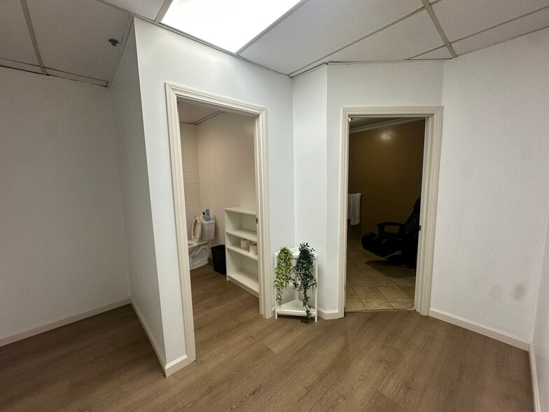 More Photos Of 3018 N North Coolidge Ave, Los Angeles Specialty For Lease