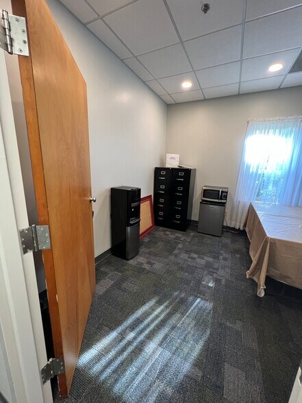 More Photos Of 185 Discovery Dr, Colmar Warehouse For Lease