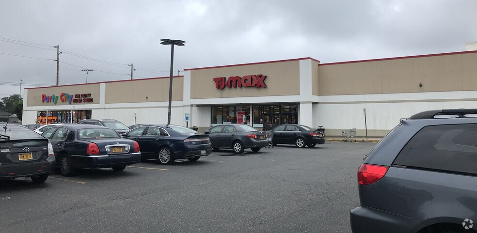 More Photos Of 2315-2317 New Hyde Park Rd, New Hyde Park Freestanding For Lease