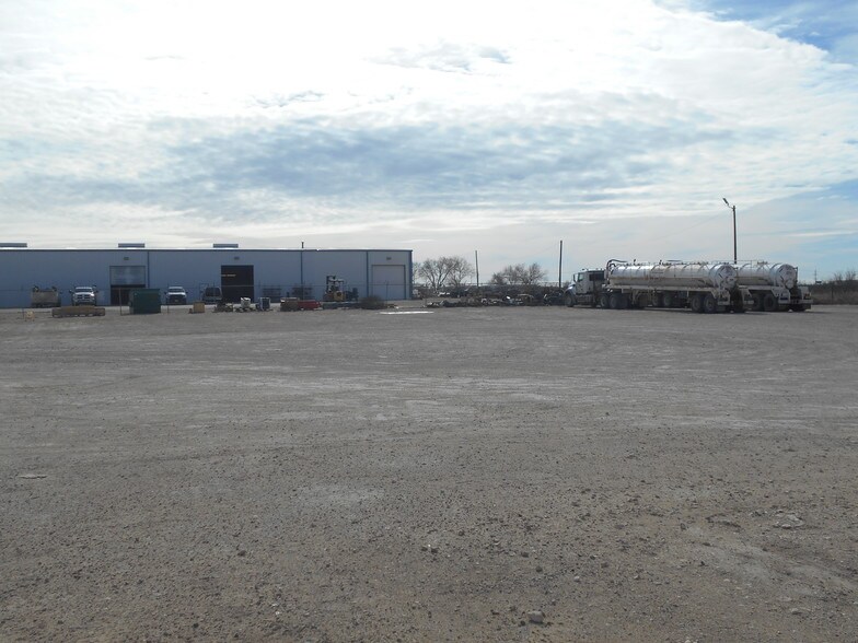 More Photos Of 527 NW County Rd, Hobbs Warehouse For Lease