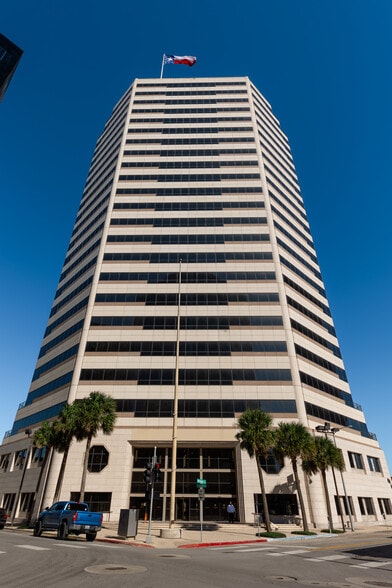 More Photos Of 802 N Carancahua St, Corpus Christi Office For Lease