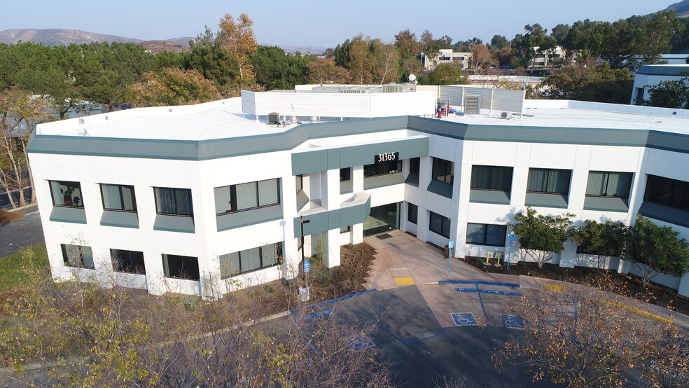 More Photos Of 31365 Oak Crest Dr, Westlake Village Office For Lease