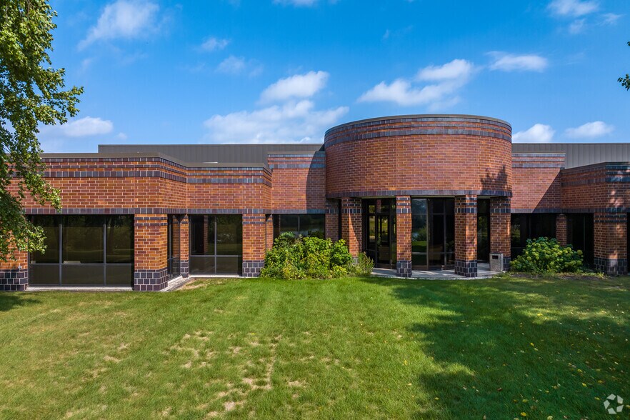 More Photos Of 11950 W Lake Park Dr, Milwaukee Office For Sale