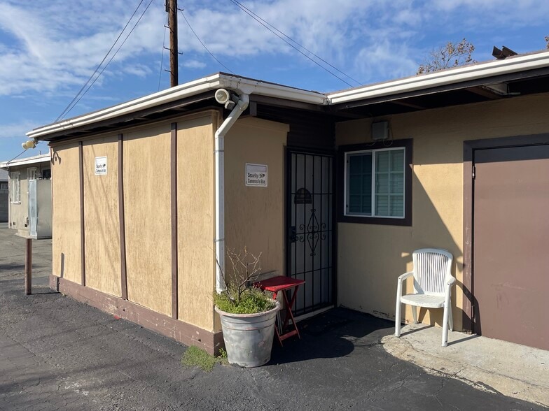 More Photos Of 1854 W 17th St, Santa Ana Freestanding For Sale
