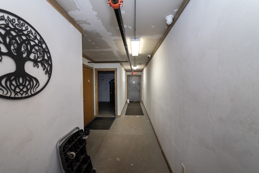 More Photos Of 106 E Smith St, Iron Mountain Distribution For Sale