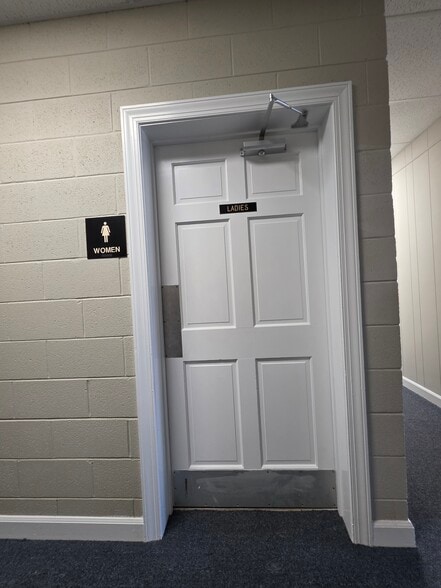 More Photos Of 404 St Andrews Dr, Greenville Office For Lease