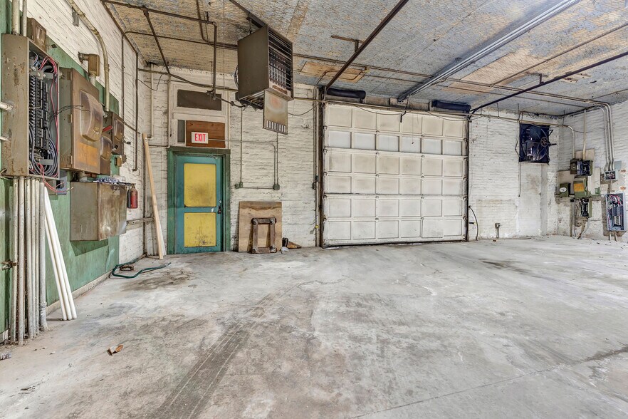 More Photos Of 122 E Liberty St, Cincinnati Warehouse For Lease