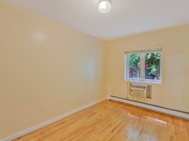 More Photos Of 8666 Midland Pky, Jamaica Multifamily For Sale