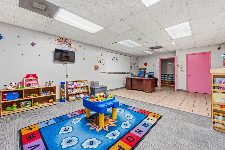 More Photos Of 16737 Sprawling Oaks Dr, Conroe Daycare Center For Sale