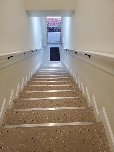 More Photos Of 833-839 SE 8th Ave, Deerfield Beach Storefront Retail Office For Lease