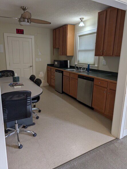 More Photos Of 2596 12th Pl SE, Salem Medical For Sale