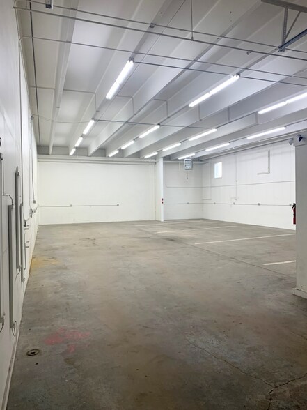 More Photos Of 10621 Irma Dr, Northglenn Warehouse For Lease