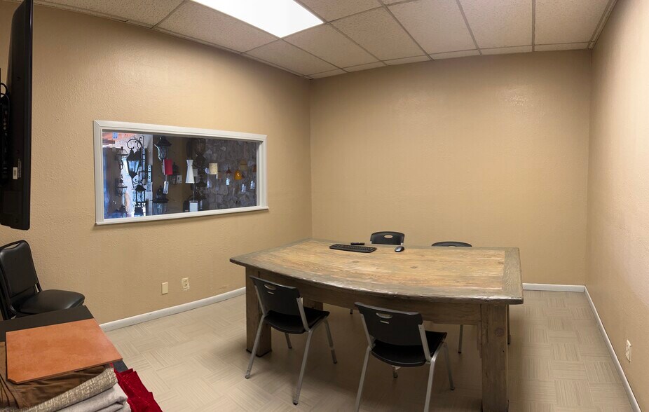 More Photos Of 2131 E Missouri Ave, El Paso General Retail For Sale