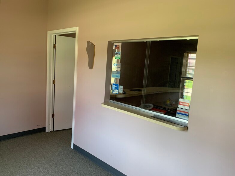 More Photos Of 129 S Washington St, Oxford Medical For Lease