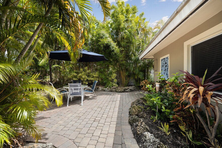 More Photos Of 2648 NE 32nd St, Fort Lauderdale Hotel For Sale