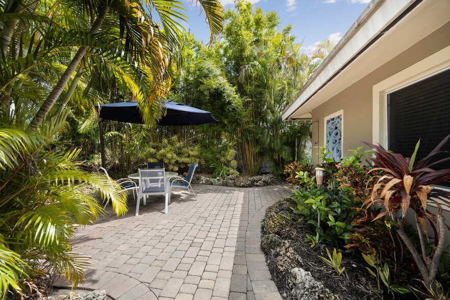 More Photos Of 2648 NE 32nd St, Fort Lauderdale Hotel For Sale