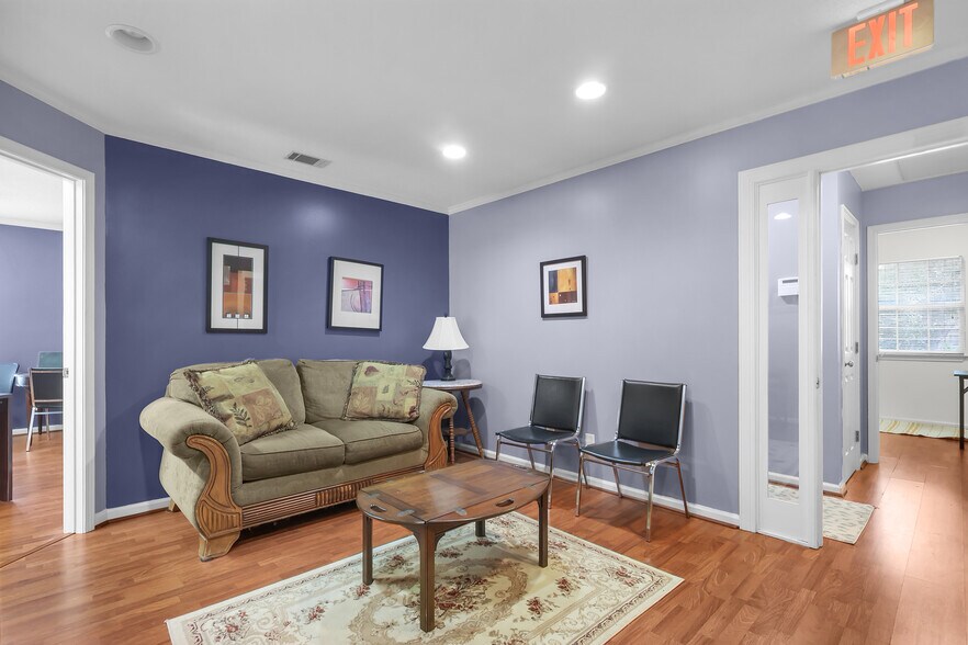 More Photos Of 10375 Ford Ave, Richmond Hill Office For Sale