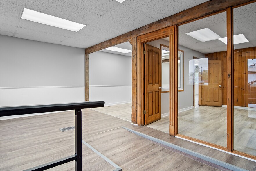 More Photos Of 58 Dundas St E, Napanee Storefront For Sale