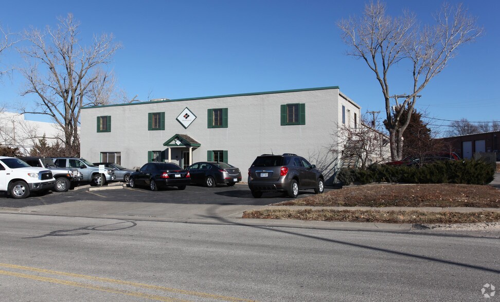 More Photos Of 9001 Rosehill Rd, Lenexa Warehouse For Sale
