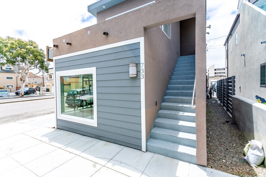 More Photos Of 3816 Mission Blvd, San Diego General Retail For Lease