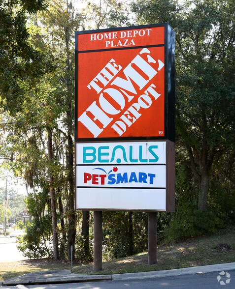 More Photos Of 3240 Capital Cir NE, Tallahassee General Retail For Lease