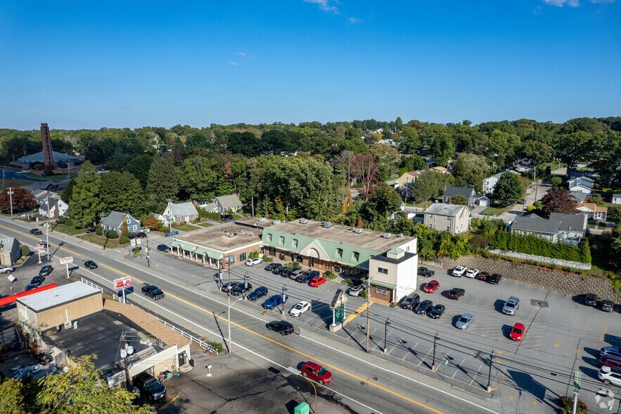 More Photos Of 800 Oaklawn Ave, Cranston Unknown For Lease