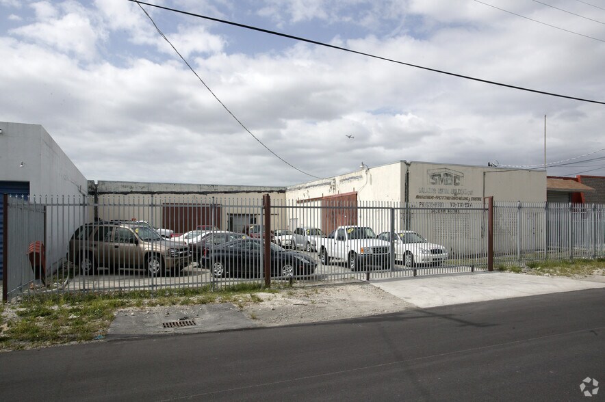 More Photos Of 3636 NW 48th Ter, Miami Manufacturing For Lease