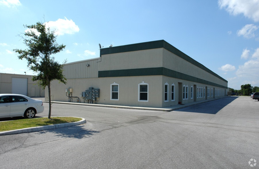 More Photos Of 2035-2047 Global Ct, Sarasota Warehouse For Lease