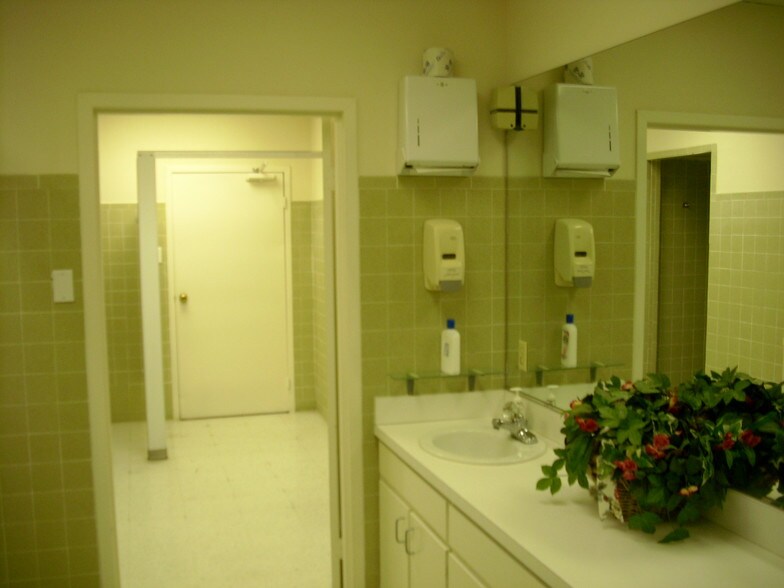 More Photos Of 2401 Scott Ave, Fort Worth Office For Lease