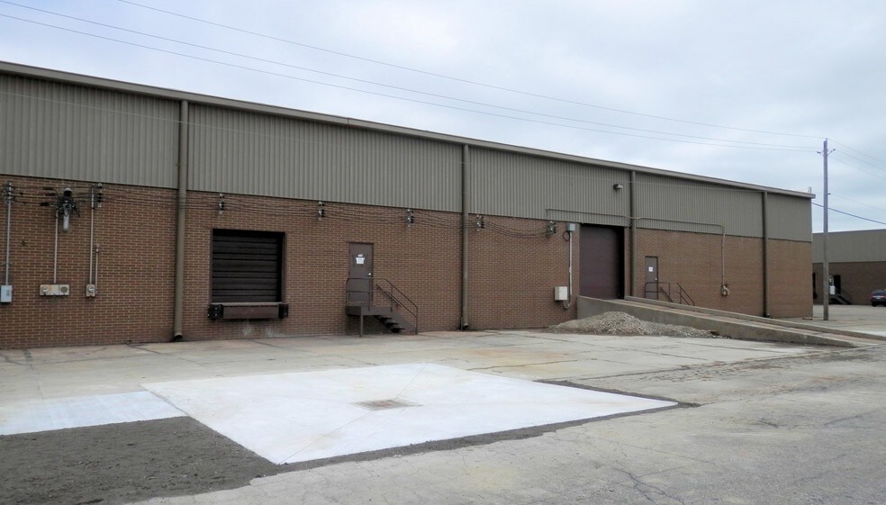 More Photos Of 7710-7722 Tyler Blvd, Mentor Warehouse For Lease