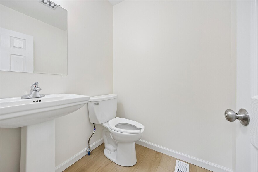 More Photos Of 102 Bristol Oxford Valley Rd, Langhorne Specialty For Lease