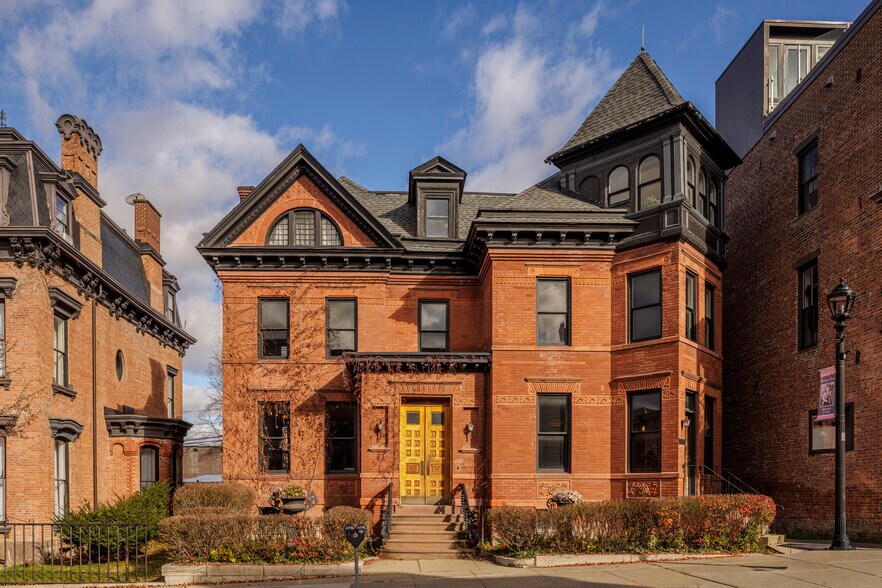More Photos Of 420 Warren St, Hudson Office For Sale