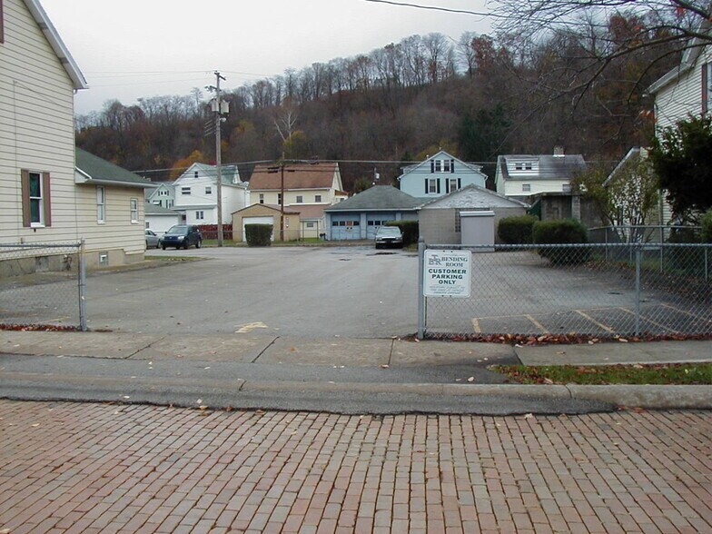 More Photos Of 418 3rd Ave, Ford City Light Distribution For Lease