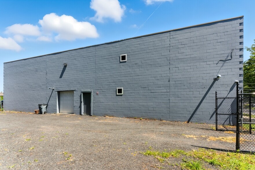 More Photos Of 178 New Bridge St, West Springfield Warehouse For Sale