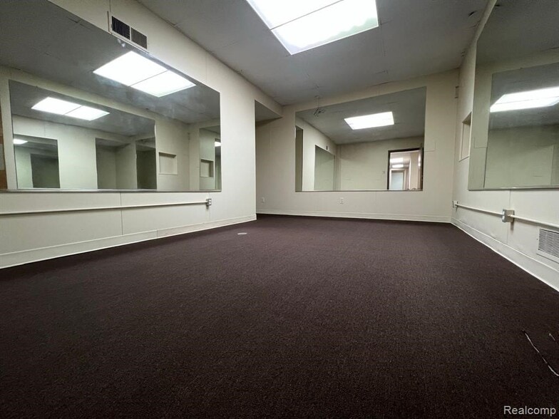 More Photos Of 2710 W Court St, Flint Office For Sale