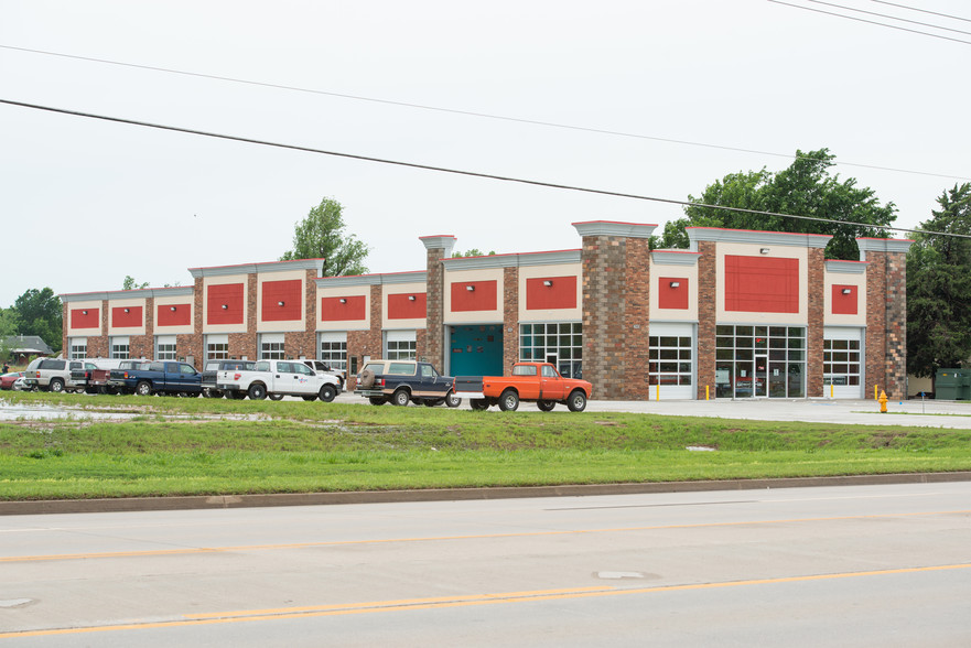 Primary Photo Of 780 W Highway 152, Mustang Flex For Sale