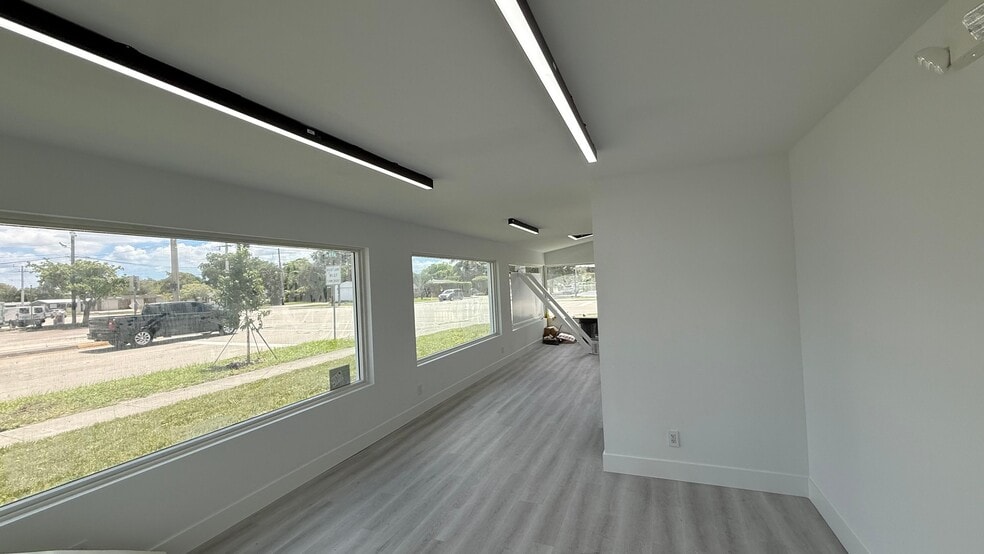 More Photos Of 7061 Taft St, Hollywood Medical For Sale