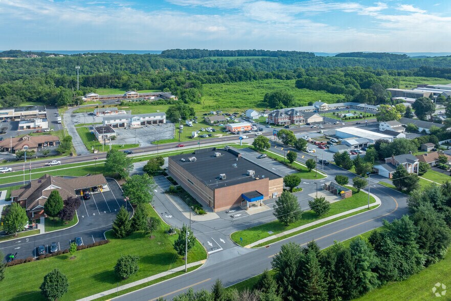 More Photos Of 980 E Main St, Palmyra General Retail For Sale