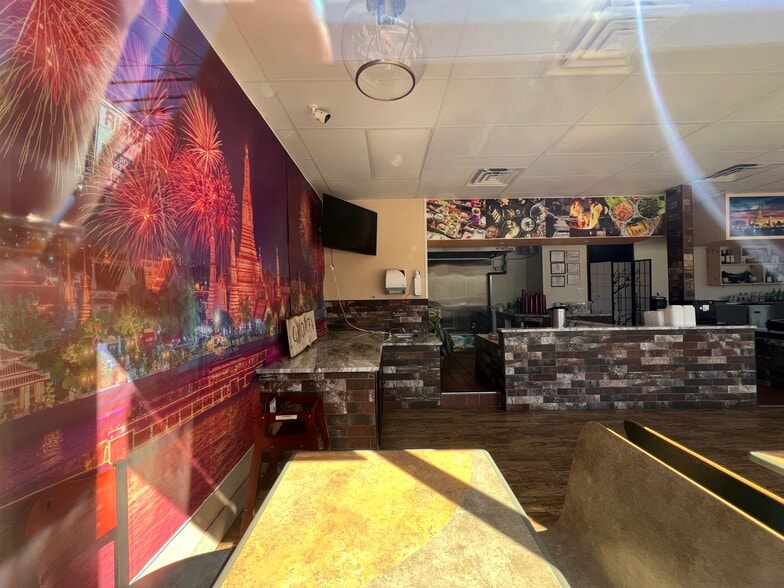 More Photos Of 1112 N Frazier St, Conroe Freestanding For Sale