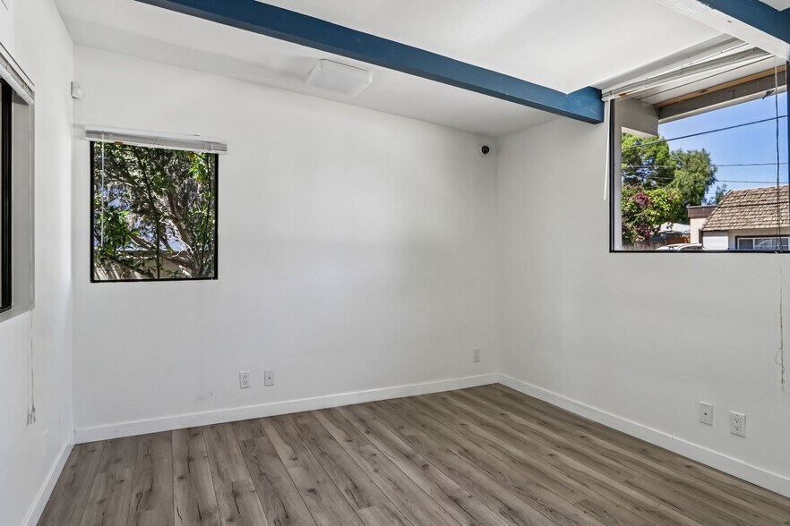 More Photos Of 11100 Sheldon St, Sun Valley Office Residential For Sale