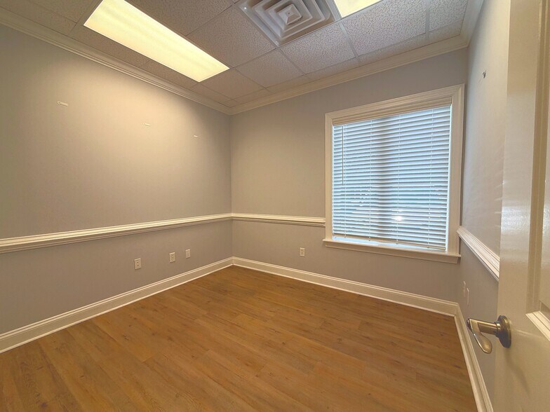 More Photos Of 413 W Montgomery Cross Rd, Savannah Office For Sale