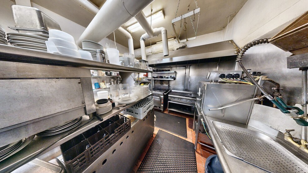 More Photos Of 195 Bedford Ave, Brooklyn Multifamily For Sale